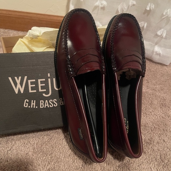Ladies SZ 8.5 G.H. Bass Weejuns - Picture 2 of 6